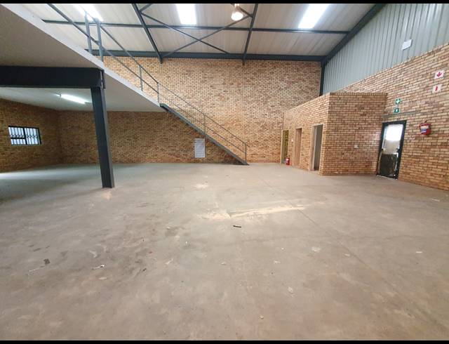 454M² WAREHOUSE TO LET IN CROWN